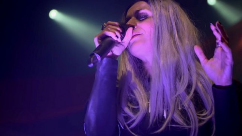 19-12-20-5BDC7E81-lacuna-coil-release-the-house-of-shame-video-from-the-119-show-live-in-london-image