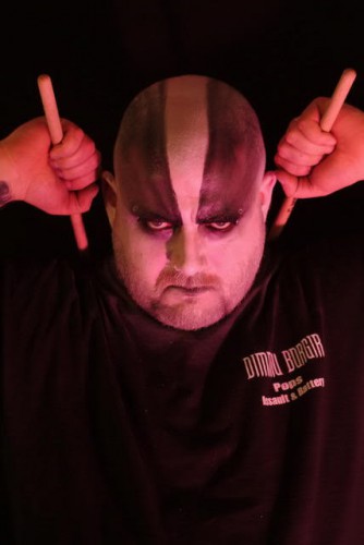 NICK BARKER помага на EXODUS