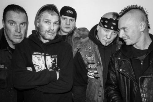 DISCHARGE с ново парче „Raped And Pillaged“