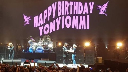 Tony Iommi отпразнува рождения си ден на сцената