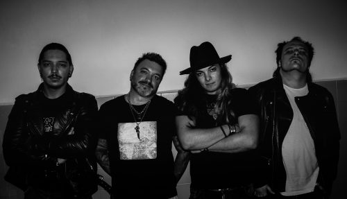 Electric Roxy с нов сингъл – „Black Fire“