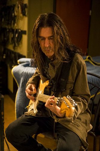 Китаристът JOE HOLMES (Ex-OZZY OSBOURNE) сподели видео към ‘The Deadfall’